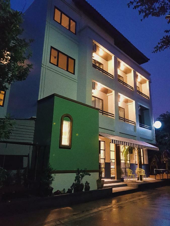 Yam Yen Hostel Bangkok Exterior photo